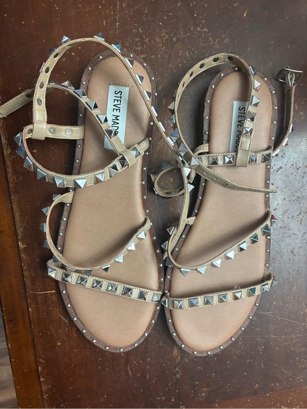 Steve Madden 7.5 flat metal grey spike sandals strap Beachy walking